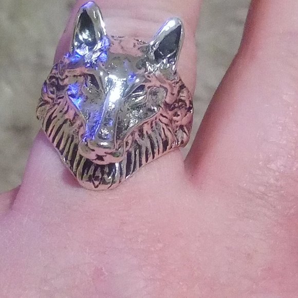 NEW! Silver Tone Metal 3D Raised Wolf Ring Size 9.5 - Picture 2 of 7